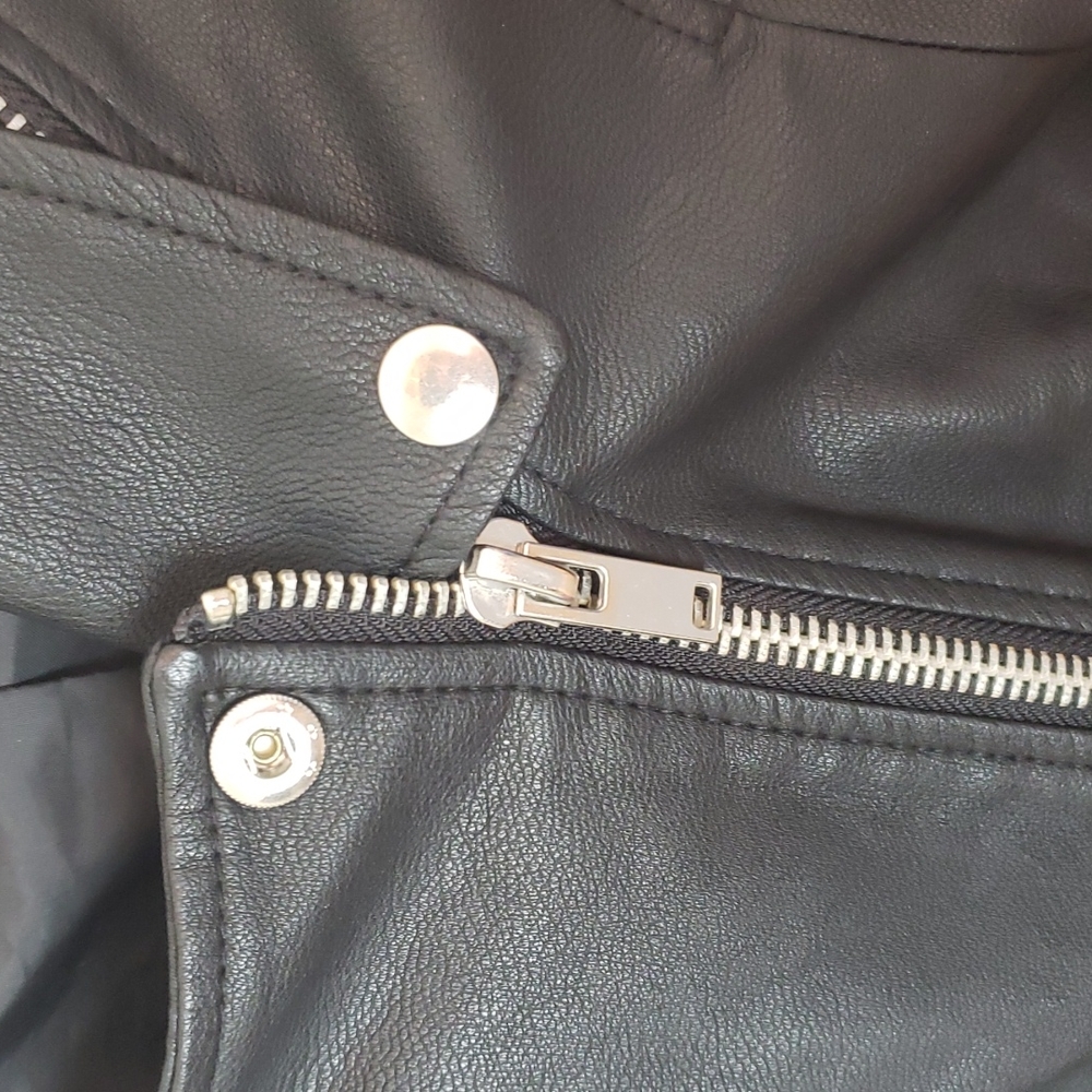 Stradivarius faux leather jacket with buttons and zippers - Picture 3 of 6